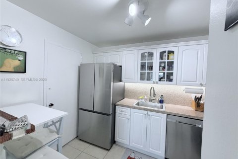 Купить кондоминиум в Халландейл-Бич, Флорида 2 спальни, 120.77м2, № 1984723 - фото 24