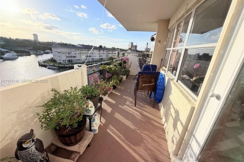 Купить кондоминиум в Халландейл-Бич, Флорида 2 спальни, 120.77м2, № 1984723 - фото 11