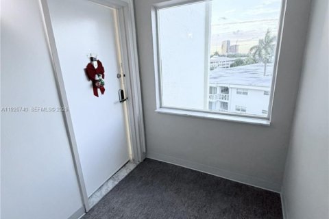 Купить кондоминиум в Халландейл-Бич, Флорида 2 спальни, 120.77м2, № 1984723 - фото 28