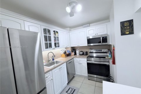 Купить кондоминиум в Халландейл-Бич, Флорида 2 спальни, 120.77м2, № 1984723 - фото 23