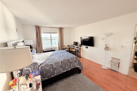 Купить кондоминиум в Халландейл-Бич, Флорида 2 спальни, 120.77м2, № 1984723 - фото 16