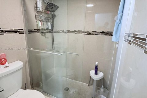 Купить кондоминиум в Халландейл-Бич, Флорида 2 спальни, 120.77м2, № 1984723 - фото 18