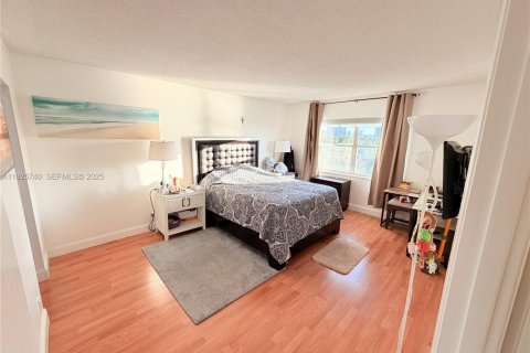 Купить кондоминиум в Халландейл-Бич, Флорида 2 спальни, 120.77м2, № 1984723 - фото 15