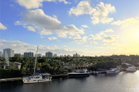 Купить кондоминиум в Халландейл-Бич, Флорида 2 спальни, 120.77м2, № 1984723 - фото 7