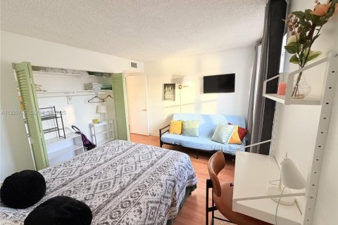 Купить кондоминиум в Халландейл-Бич, Флорида 2 спальни, 120.77м2, № 1984723 - фото 20