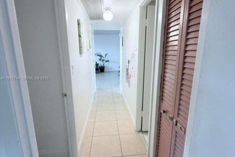 Купить кондоминиум в Халландейл-Бич, Флорида 2 спальни, 120.77м2, № 1984723 - фото 26