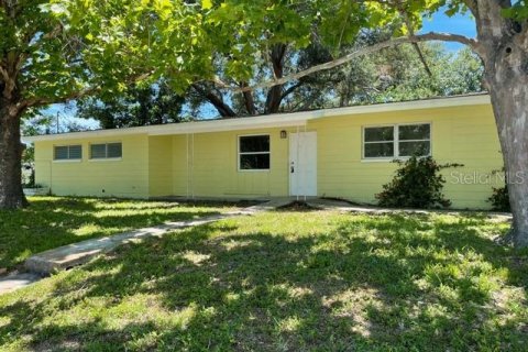 Casa en alquiler en Saint Petersburg, Florida, 3 dormitorios, 115.29 m2 № 1879594 - foto 1