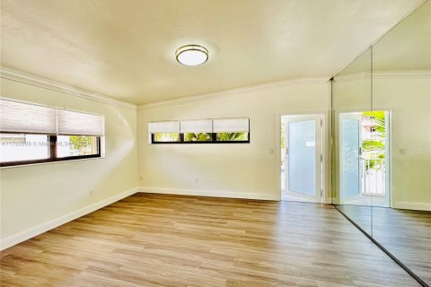 Condominio en venta en North Miami Beach, Florida, 2 dormitorios, 91.97 m2 № 1701647 - foto 2
