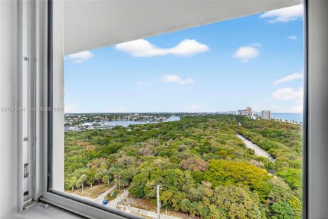 Снять в аренду кондоминиум в Форт-Лодердейл, Флорида 2 спальни, 111.67м2, № 2051257 - фото 20