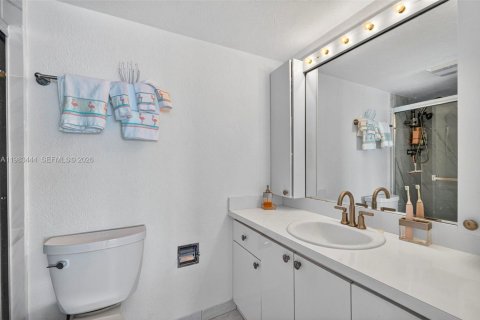 Снять в аренду кондоминиум в Форт-Лодердейл, Флорида 2 спальни, 111.67м2, № 2051257 - фото 25