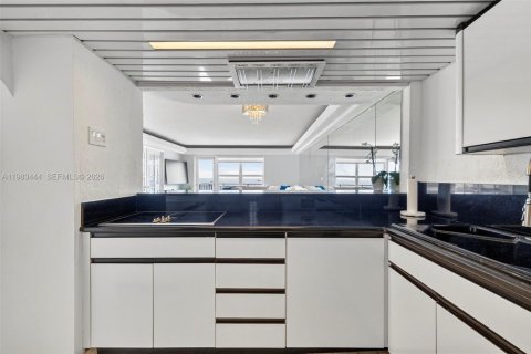 Снять в аренду кондоминиум в Форт-Лодердейл, Флорида 2 спальни, 111.67м2, № 2051257 - фото 11