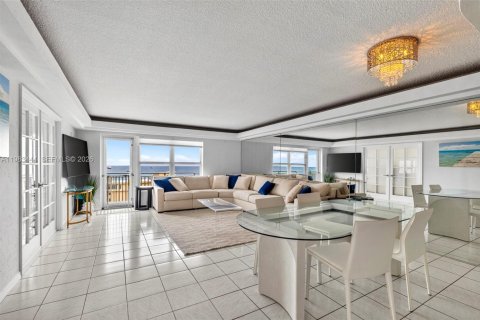 Снять в аренду кондоминиум в Форт-Лодердейл, Флорида 2 спальни, 111.67м2, № 2051257 - фото 5