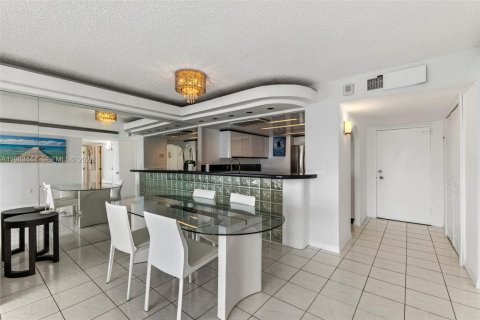 Снять в аренду кондоминиум в Форт-Лодердейл, Флорида 2 спальни, 111.67м2, № 2051257 - фото 6