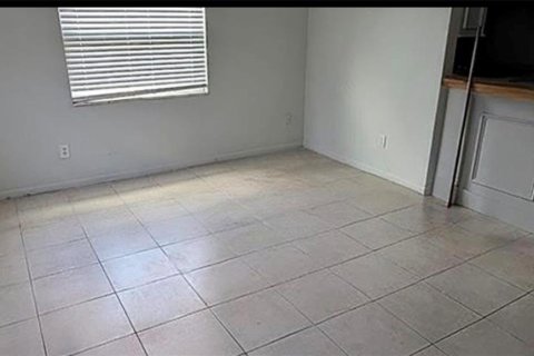 Dúplex en venta en Tampa, Florida, 4 dormitorios, 151.62 m2 № 2273075 - foto 8