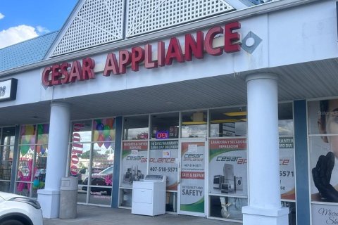 Propiedad comercial en Kissimmee, Florida 111.48 m2 № 2213635