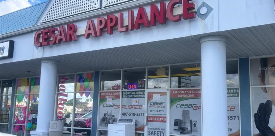 Commercial property in Kissimmee, Florida 111.48 sq.m. № 2213635