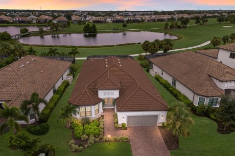 Villa ou maison à vendre à Lakewood Ranch, Floride: 3 chambres, 285.4 m2 № 1908040 - photo 2