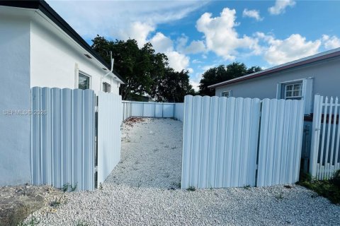 Купить виллу или дом в Майами, Флорида 2 спальни, 74.14м2, № 2027043 - фото 23