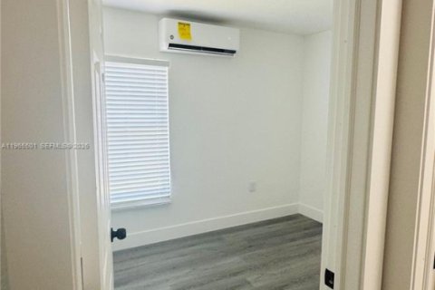 Купить виллу или дом в Майами, Флорида 2 спальни, 74.14м2, № 2027043 - фото 17