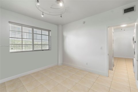Condo in Miami Beach, Florida, 1 bedroom  № 1709994 - photo 9