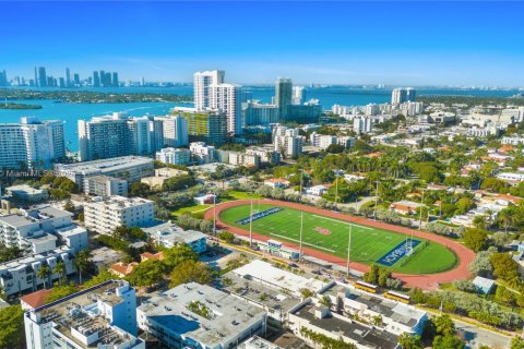 Condo in Miami Beach, Florida, 1 bedroom  № 1709994 - photo 18