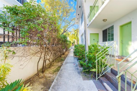 Condo in Miami Beach, Florida, 1 bedroom  № 1709994 - photo 19