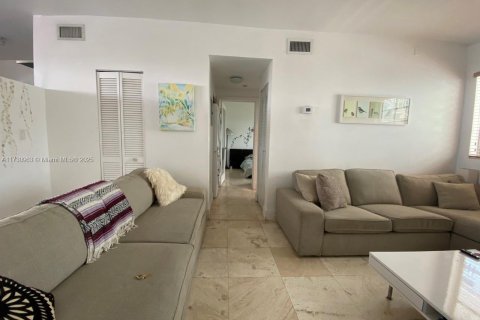 Condo in Miami Beach, Florida, 1 bedroom  № 1709994 - photo 4