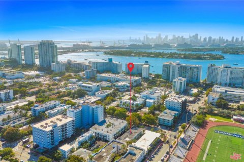 Condo in Miami Beach, Florida, 1 bedroom  № 1709994 - photo 17