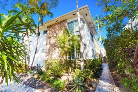 Condo in Miami Beach, Florida, 1 bedroom  № 1709994 - photo 16