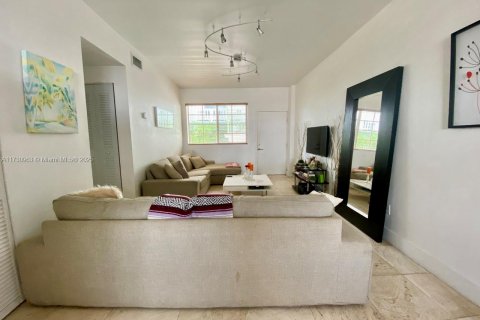 Condo in Miami Beach, Florida, 1 bedroom  № 1709994 - photo 3