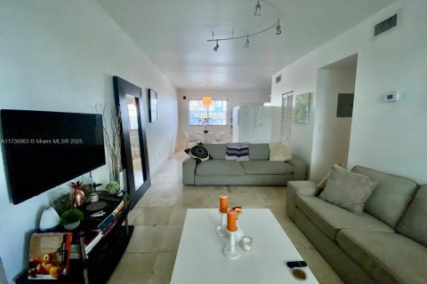 Condo in Miami Beach, Florida, 1 bedroom  № 1709994 - photo 6