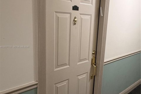 Copropriété à louer à Miami, Floride: 2 chambres, 76.92 m2 № 2262662 - photo 10