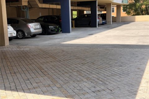 Copropriété à louer à Miami, Floride: 2 chambres, 76.92 m2 № 2262662 - photo 3