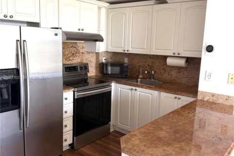 Copropriété à louer à Miami, Floride: 2 chambres, 76.92 m2 № 2262662 - photo 13