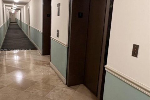 Copropriété à louer à Miami, Floride: 2 chambres, 76.92 m2 № 2262662 - photo 9