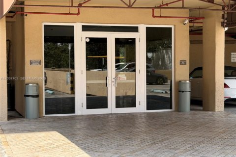 Copropriété à louer à Miami, Floride: 2 chambres, 76.92 m2 № 2262662 - photo 2