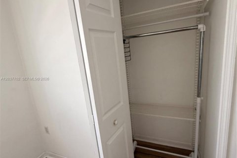 Copropriété à louer à Miami, Floride: 2 chambres, 76.92 m2 № 2262662 - photo 23