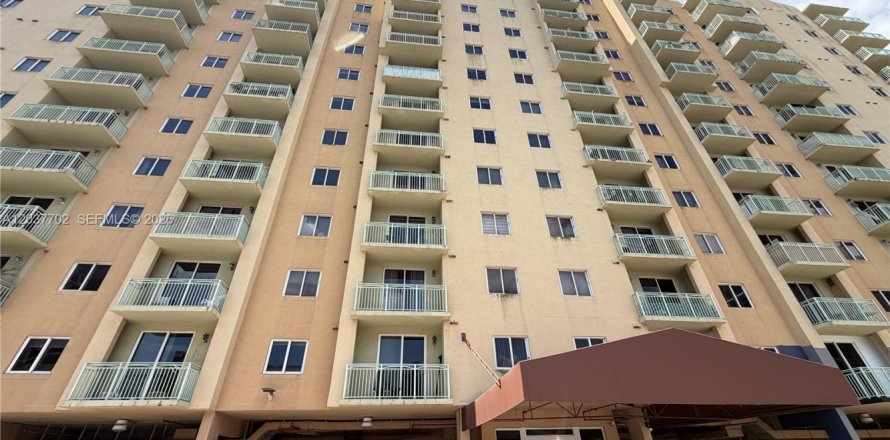 Condo à Miami, Floride, 2 chambres  № 2262662