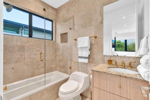 Villa ou maison à louer à Bay Harbor Islands, Floride: 7 chambres, 463.58 m2 № 2036770 - photo 22