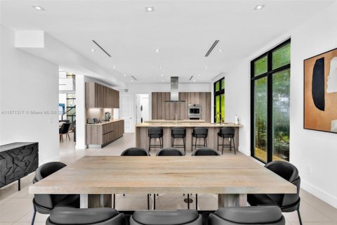 Villa ou maison à louer à Bay Harbor Islands, Floride: 7 chambres, 463.58 m2 № 2036770 - photo 5