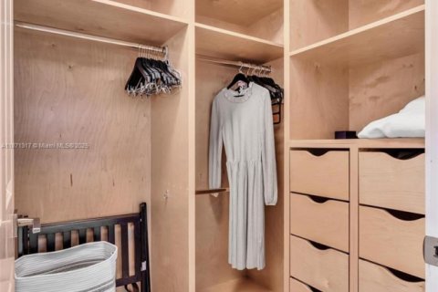 Villa ou maison à louer à Bay Harbor Islands, Floride: 7 chambres, 463.58 m2 № 2036770 - photo 21