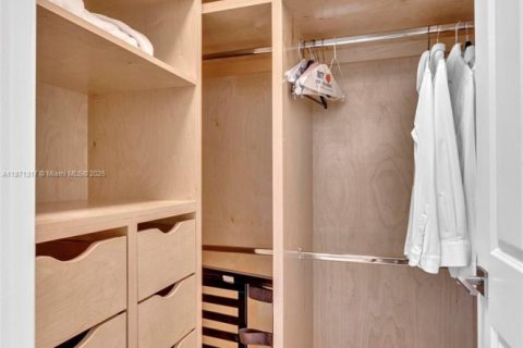 Villa ou maison à louer à Bay Harbor Islands, Floride: 7 chambres, 463.58 m2 № 2036770 - photo 25