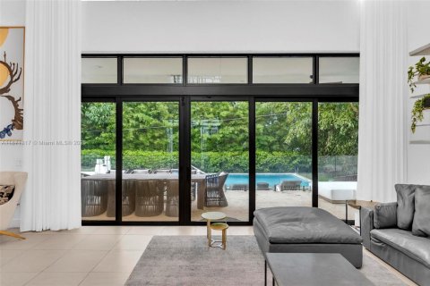 Villa ou maison à louer à Bay Harbor Islands, Floride: 7 chambres, 463.58 m2 № 2036770 - photo 14