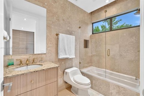 Villa ou maison à louer à Bay Harbor Islands, Floride: 7 chambres, 463.58 m2 № 2036770 - photo 29