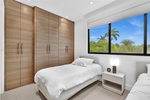 Villa ou maison à louer à Bay Harbor Islands, Floride: 7 chambres, 463.58 m2 № 2036770 - photo 27