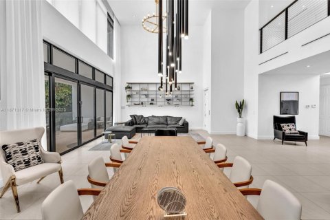 Villa ou maison à louer à Bay Harbor Islands, Floride: 7 chambres, 463.58 m2 № 2036770 - photo 11