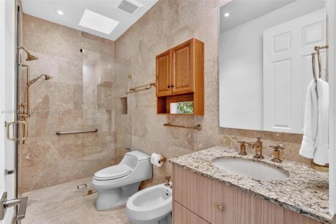 Villa ou maison à louer à Bay Harbor Islands, Floride: 7 chambres, 463.58 m2 № 2036770 - photo 26