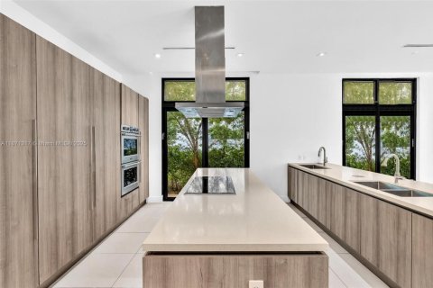 Villa ou maison à louer à Bay Harbor Islands, Floride: 7 chambres, 463.58 m2 № 2036770 - photo 3