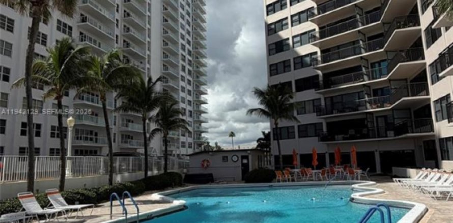 Condominio en Fort Lauderdale, Florida, 1 dormitorio  № 1999117