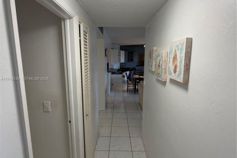 Condominio en venta en Fort Lauderdale, Florida, 1 dormitorio, 76.64 m2 № 1999117 - foto 28